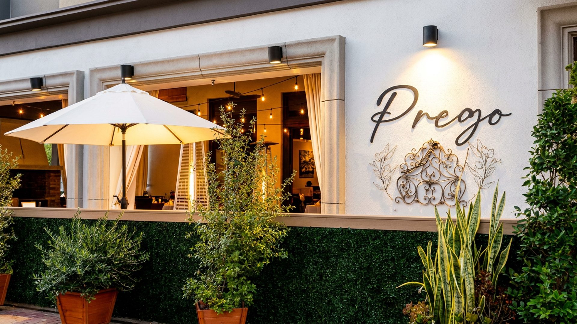 Al fresco dining at The District
